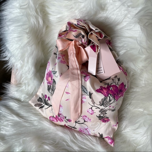 Victoria’s Secret Slippers Pink Faux Fur with Gift Bag 💕 - Picture 2 of 13